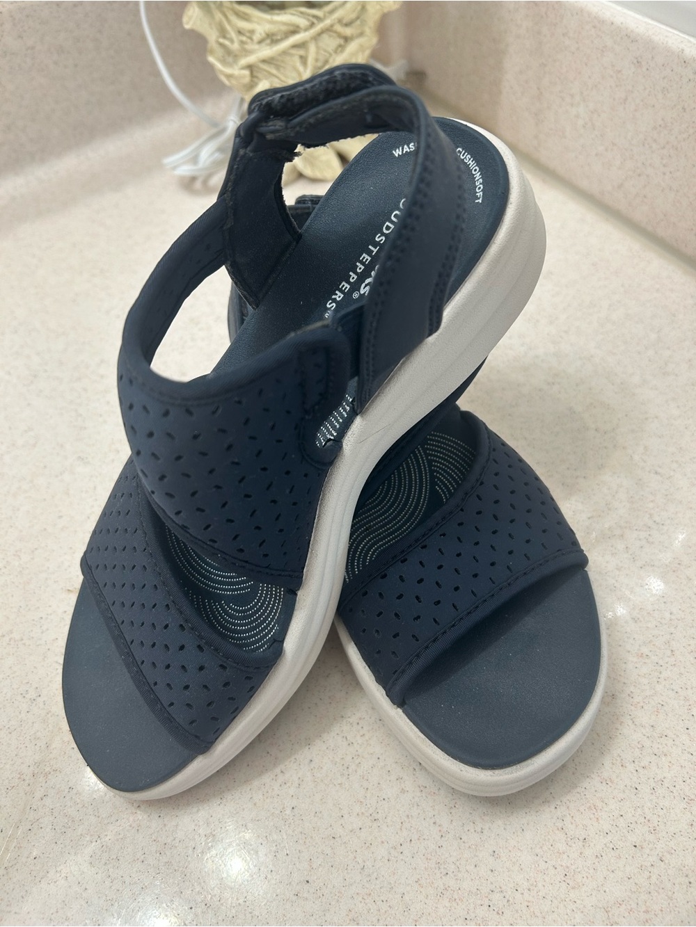 Clarks Navy Perforated Cloudsteppers Slingback Sandals - Picture 10 of 10